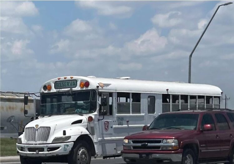 EXIGEN REVISIÓN MECÁNICA Se ‘prende’ camión urbano