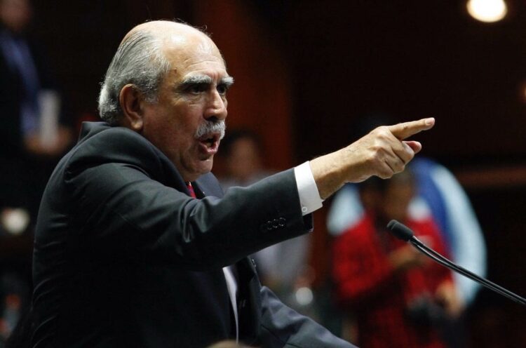 Deja Pablo Gómez titularidad de la UIF