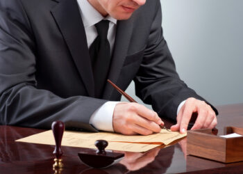 Notarios invitan a heredar certeza, no problemas en mes del testamento