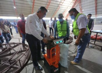 SUPERVISA GOBERNADOR AVANCES Iniciará operaciones empacadora de carbón vegetal “El Bernal”