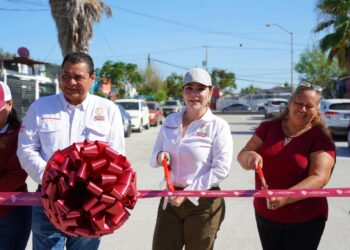 ALCALDESA CARMEN LILIA CANTUROSAS Entregan calles rehabilitadas a vecinos de la Nueva Victoria