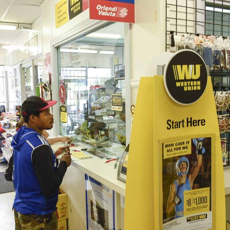 ADVIERTEN ANALISTAS Remesas podrían caer 3700 mdd en el 2025