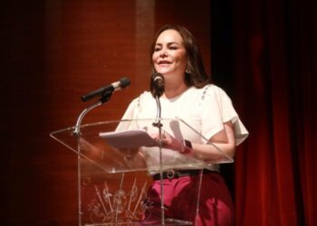 ANUNCIA ALCALDESA DISPERSIÓN Apoya gobierno municipal a universitarios con beca
