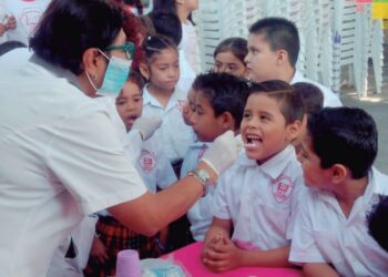 PROGRAMA “BANDERA BLANCA” Niños de primer grado reciben sonrisa sana