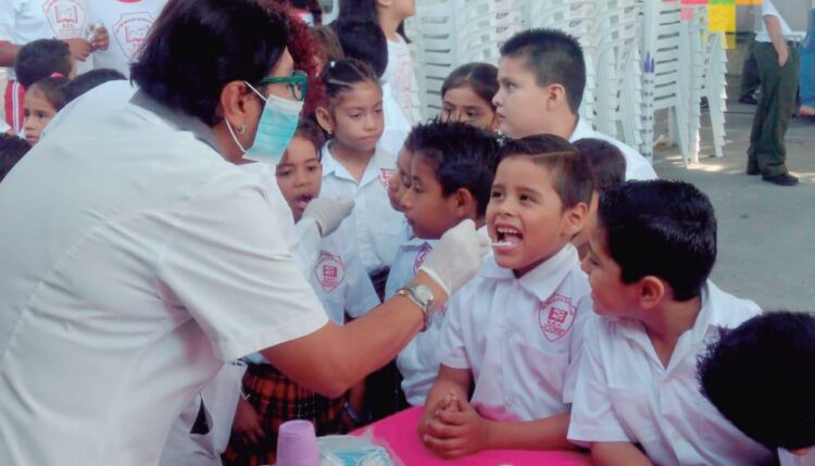 PROGRAMA “BANDERA BLANCA” Niños de primer grado reciben sonrisa sana