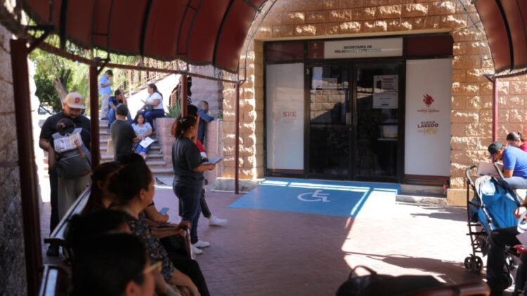 Saturan citas de pasaporte ante rumor de incremento de la visa