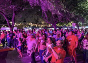 VIVEN FAMILIAS DE NUEVO LAREDO FIESTA EN EL CENTRO HISTÓRICO CON ‘GUERREREADA 2025’ 