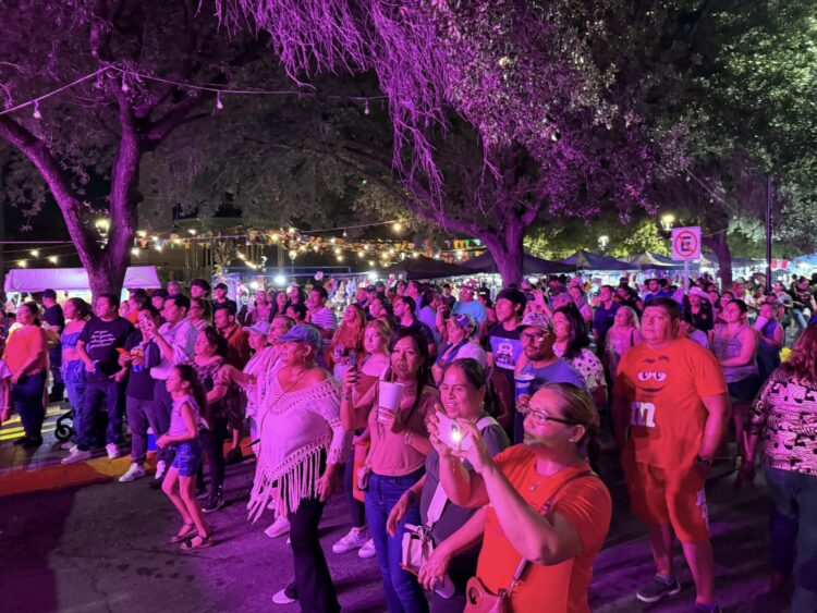 VIVEN FAMILIAS DE NUEVO LAREDO FIESTA EN EL CENTRO HISTÓRICO CON ‘GUERREREADA 2025’ 