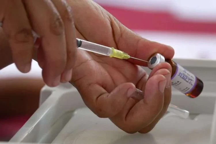 Alerta por rezago en vacunación contra el sarampión y tosferina