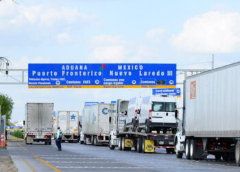 Agentes aduanales dicen no hay baja en los cruces en Puente III