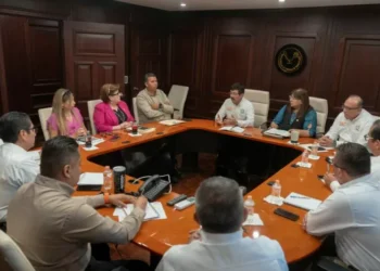 Llama Dámaso Anaya a su gabinete a redoblar esfuerzos