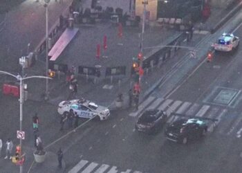 Tiroteo en Times Square deja tres heridos; arrestan a menor armado