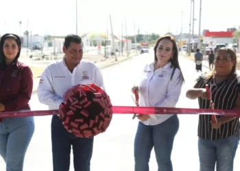 EN EL PONIENTE Entrega Carmen Lilia dos obras de infraestructura vial