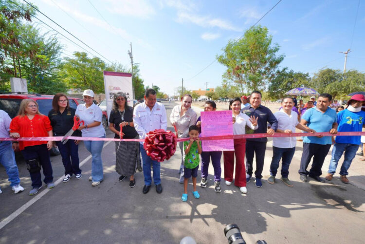 CARMEN LILIA CANTUROSAS ENTREGA OBRAS DE REPAVIMENTACIÓN EN LA COLONIA EL CAMPANARIO