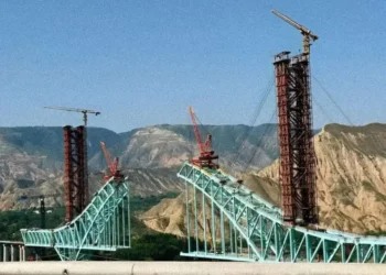 Colapso en China: puente cae y deja 12 muertos