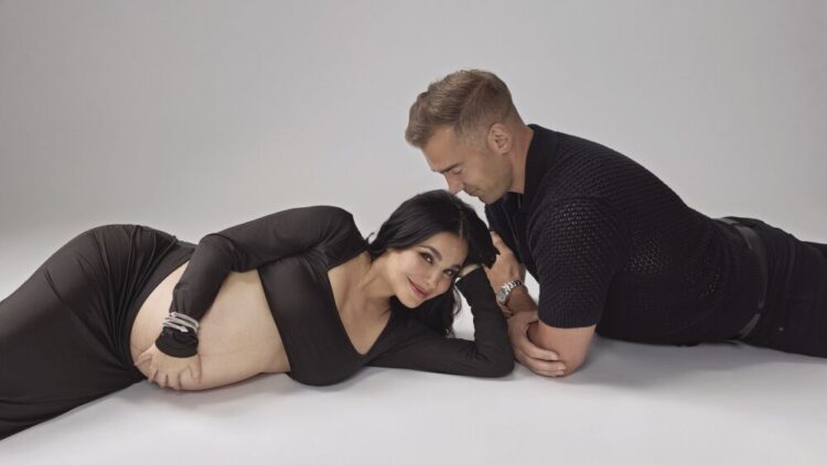 Martha Higareda y Lewis Howes Serán papás de gemelos