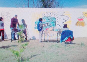 EN SU X ANIVERSARIO Dan mantenimiento al Mega Mural del Crede