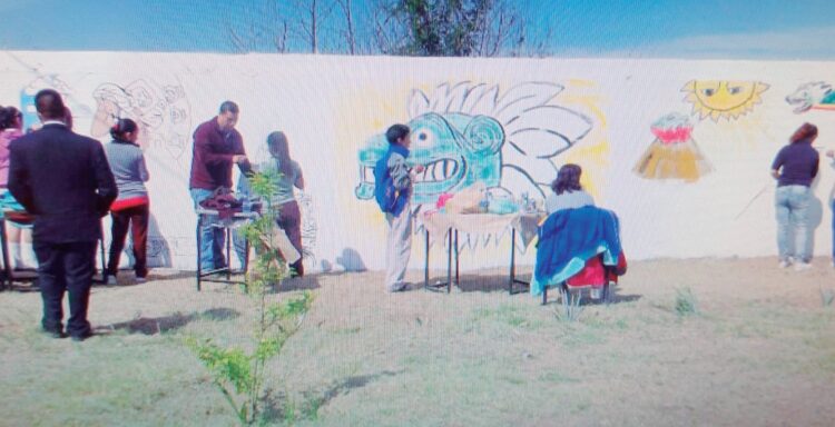 EN SU X ANIVERSARIO Dan mantenimiento al Mega Mural del Crede