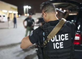 AUTORIDADES PONEN ALTO AL FRAUDE Prometía estancia legal en EU; sólo los robaba