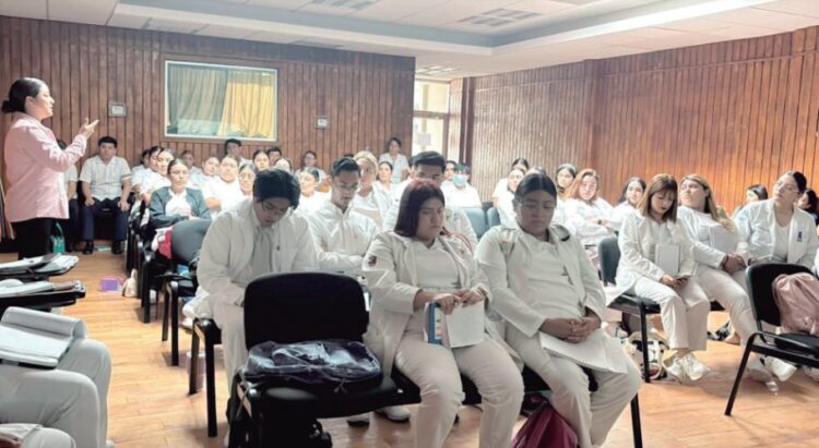 UNIDADES DE SALUD Refuerzan su servicio con 52 pasantes de Medicina