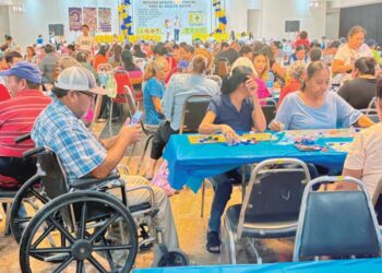 CLUB DE LEONES CENTENARIO Celebra a abuelitos con servicios médicos