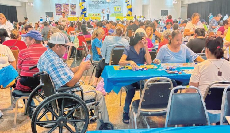 CLUB DE LEONES CENTENARIO Celebra a abuelitos con servicios médicos