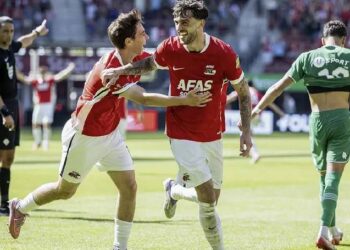 Mateo Chávez debuta con asistencia en goleada del AZ Alkmaar