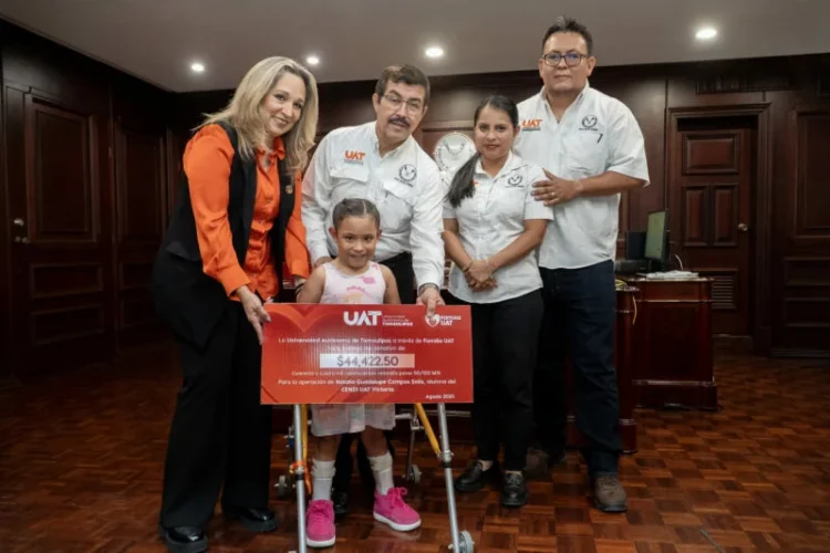 Familia UAT entrega donativo en apoyo a salud de la niña Natalia