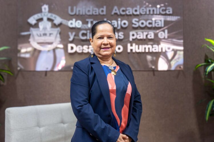 Colabora UAT en iniciativa que incluye al trabajador social en la educación