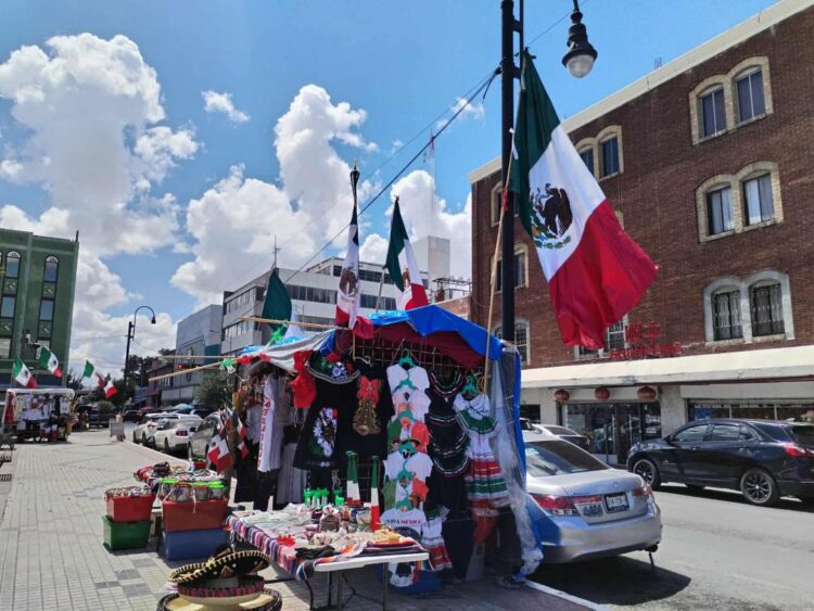 Caen ventas patrias por temor a migración