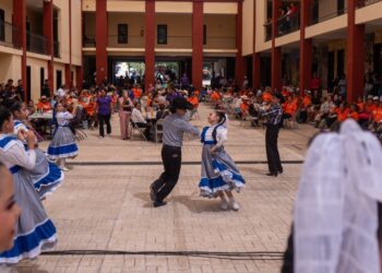 Festeja la UAT a los abuelitos con un paseo al pueblo mágico de Tula