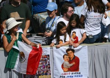 MILES CELEBRAN CANONIZACIÓN Carlo Acutis, el “influencer de Dios”, es proclamado santo