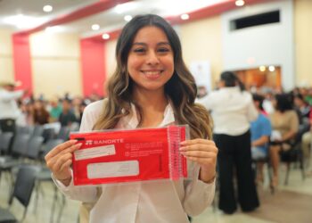 LLAMAN A ESTUDIANTES BENEFICIARIOS DE LA BECA JUNTOS POR LA EXCELENCIA UNIVERSITARIA A PRESENTAR BOLETA DE CALIFICACIONES