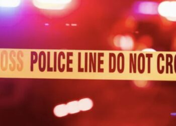 AUTORIDADES INVESTIGAN Colisión contra poste hospitaliza a familia