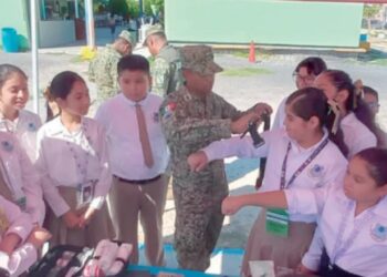 EN LA ARQUÍMEDES CBALLERO Ejército Mexicano refuerza valores cívicos en escuela