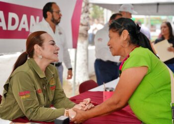 LLEVA CARMEN LILIA CANTUROSAS Presidencia Cerquita de Ti y acerca servicios a la Victoria