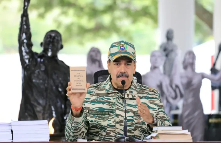 CRECE LA TENSIÓN Maduro despliega 25 mil militares en frontera