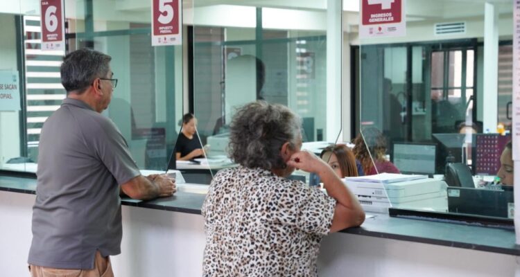 A CONTRIBUYENTES CUMPLIDOS Avanza entrega de pólizas por pago de impuesto predial