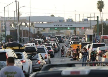 POR OPERATIVO DE GUARDIA NACIONAL Filas kilométricas afectan cruce por el Puente Juárez – Lincoln