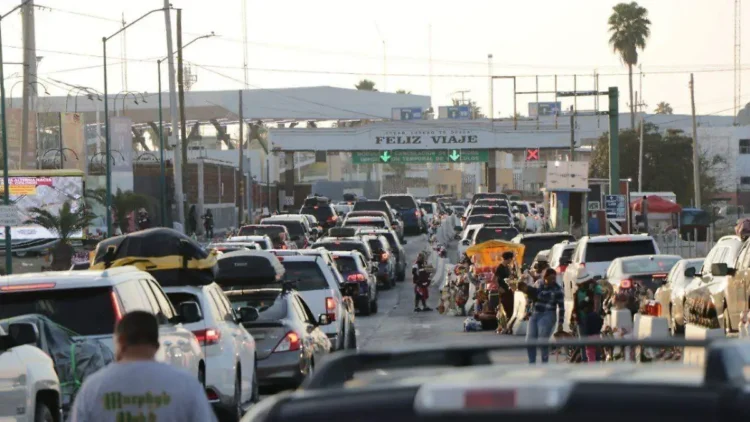 POR OPERATIVO DE GUARDIA NACIONAL Filas kilométricas afectan cruce por el Puente Juárez – Lincoln