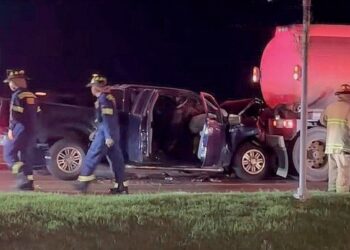 EN BOB BULLOCK DE LAREDO Camioneta choca tráiler, hay cinco víctimas graves