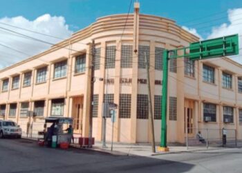 Detectan escuelas en NLD que omiten honores a la bandera