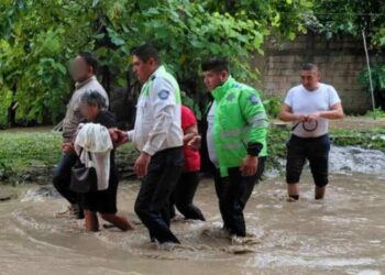 72 HORAS DE LLUVIAS Quedan incomunicados cientos en Veracruz