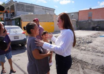 CARMEN LILIA CANTUROSAS Supervisa reparación de viviendas dañadas por explosión en Infonavit
