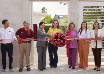 CARMEN LILIA CANTUROSAS Inaugura nueva clínica municipal en la ciudad