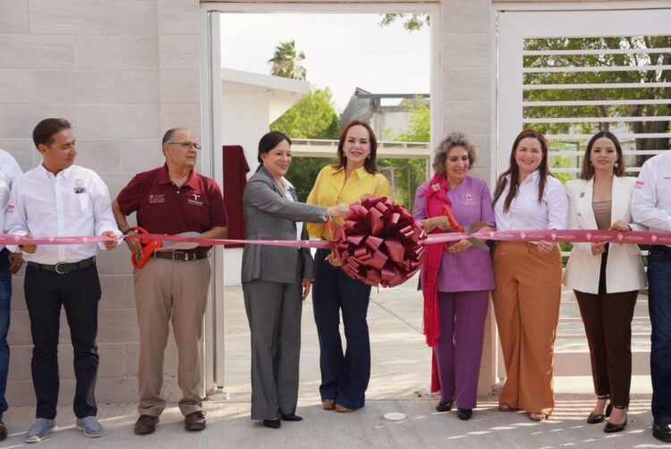 CARMEN LILIA CANTUROSAS Inaugura nueva clínica municipal en la ciudad