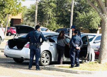 EN LAREDO, TEXAS Arrestan a educadora por portar marihuana