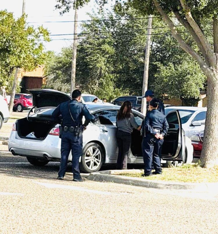 EN LAREDO, TEXAS Arrestan a educadora por portar marihuana