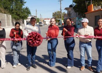 CARMEN LILIA CANTUROSAS Transforma drenaje y pavimenta calles en La Fe I y II y N. Unidas