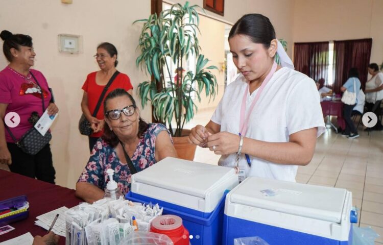 Atiende brigada a adultos mayores